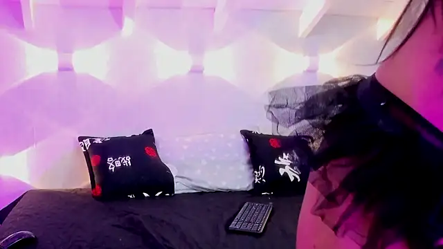 Brianna Maya online show from April 18, 8:31 pm