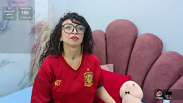 CHIARAJJONES online show from November 12, 1:09 pm