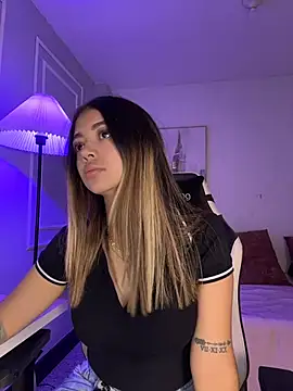 HoneyMollyX online show from April 17, 1:02 pm