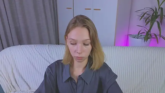 LilyVoise online show from October 13, 3:14 pm