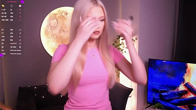 KaryTasch online show from November 24, 7:05 pm