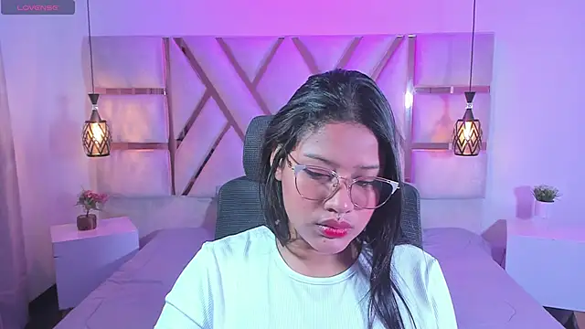 natachacole online show from October 13, 11:13 am