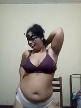 Expose Queen online show from December 20, 6:01 pm