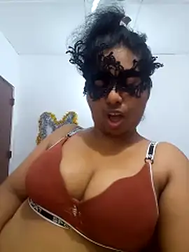 Expose Queen online show from April 19, 6:32 pm