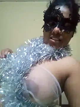 Expose Queen online show from February 24, 8:07 pm