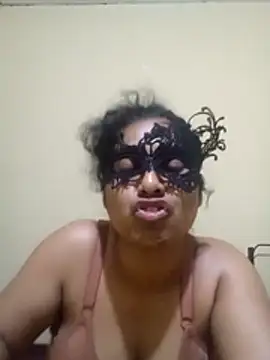 Expose Queen online show from April 6, 4:52 pm