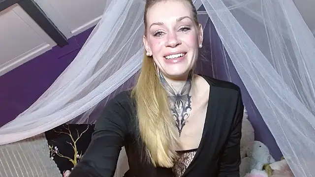 MistyCristy online show from October 18, 8:54 pm