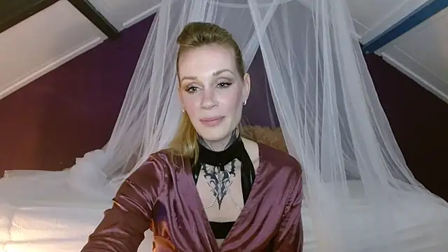 MistyCristy online show from October 17, 8:01 pm