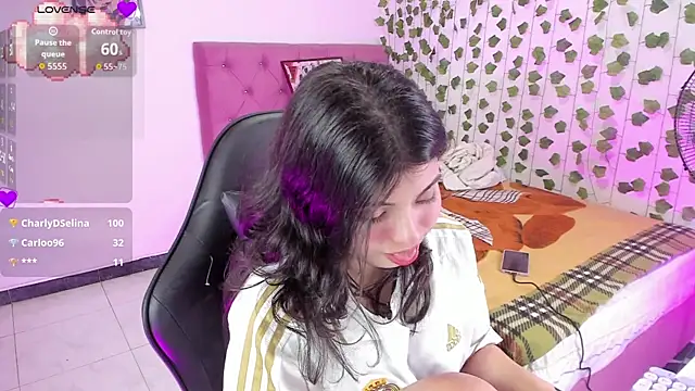 Snapshot of selina_lovers_ chatting on October 24, 3:13 am selina lovers  online show from October 24, 3:13 am