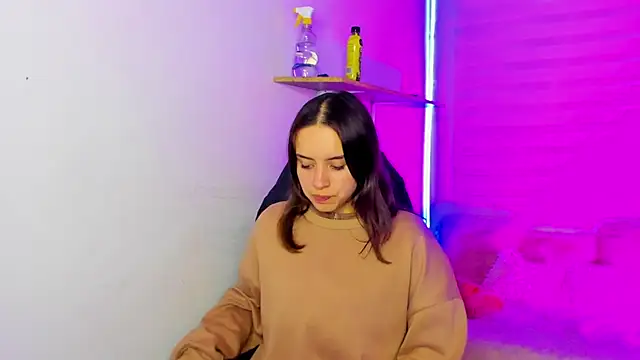 Emily Lindey online show from November 21, 3:41 am