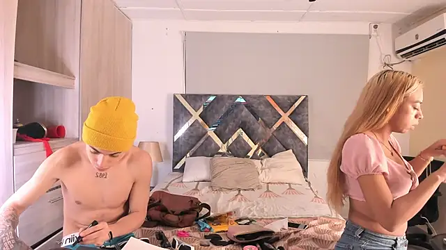 lily and wan online show from October 18, 4:15 am