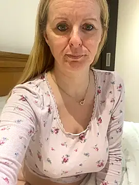 madamlillyrose online show from November 14, 9:20 am