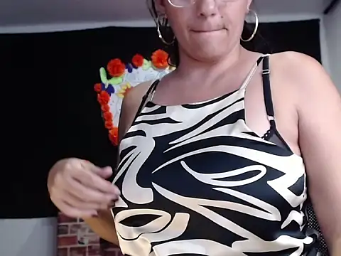 Lucyy Naugthy online show from November 10, 3:18 pm