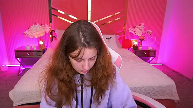 CuteeFoxy online show from December 18, 2:22 pm