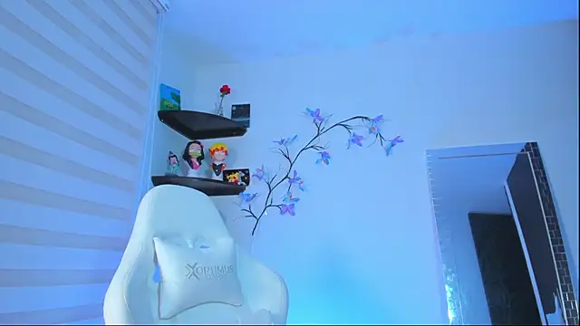 kittyrush  online show from December 4, 8:05 am