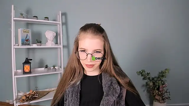 lulu fly  online show from November 4, 7:52 pm