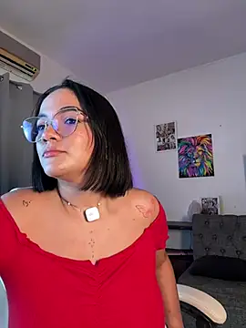 Lia-Russo  online show from July 14, 9:30 pm