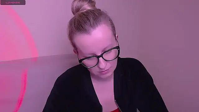 AllaLeomz online show from November 21, 9:33 am