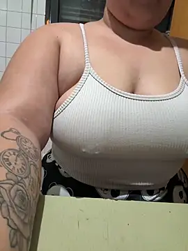 Snapshot of menina_coimbrinha chatting on October 19, 10:34 pm menina coimbrinha online show from October 19, 10:34 pm