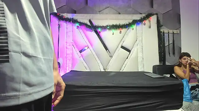 NicollAndJulian online show from December 2, 12:40 pm