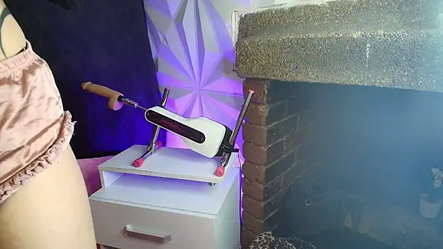 LiliBundy online show from November 3, 5:33 am