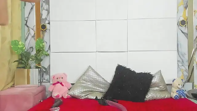 EmilyANDsofhia online show from October 22, 8:58 pm