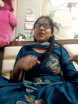 Vanshika1432 online show from October 24, 6:31 am