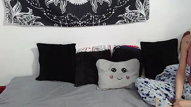 emily n abby online show from November 25, 1:24 pm