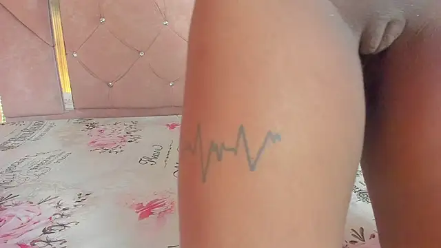 mia  blaze   online show from April 28, 3:00 am