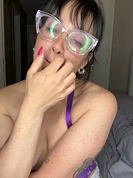 miavelatti85 online show from November 28, 12:13 am