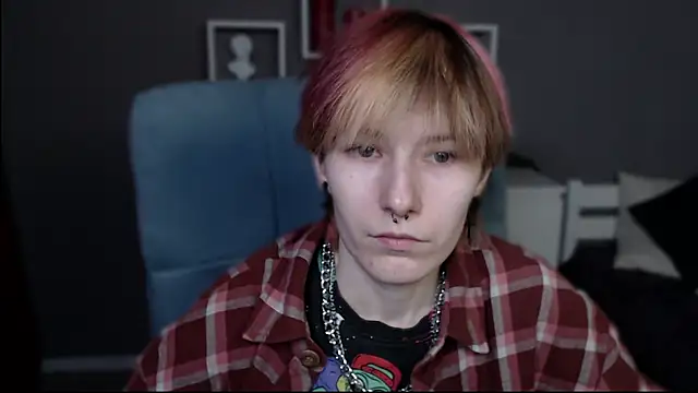 guitarandangell online show from April 9, 5:21 am