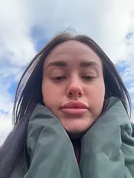 KiraSunshine online show from April 11, 6:30 am