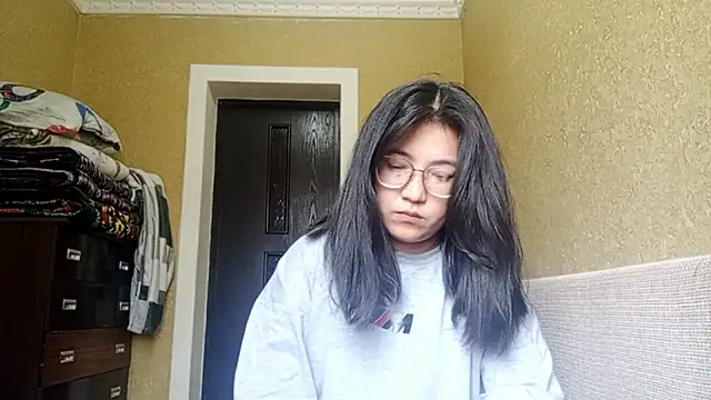 LinneaHyles online show from November 7, 4:18 am