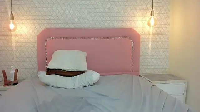 TAYLORMEYER1 online show from March 27, 8:26 am