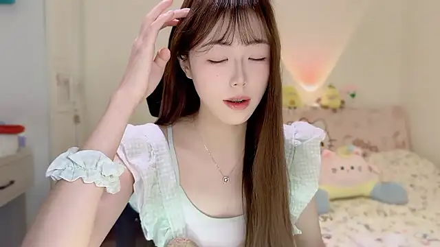 Onecutelittle online show from November 22, 6:05 am