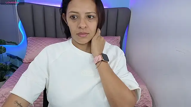 Aria Russo online show from November 14, 3:01 pm