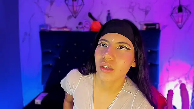 Dakotaa Johnson online show from November 11, 8:06 pm