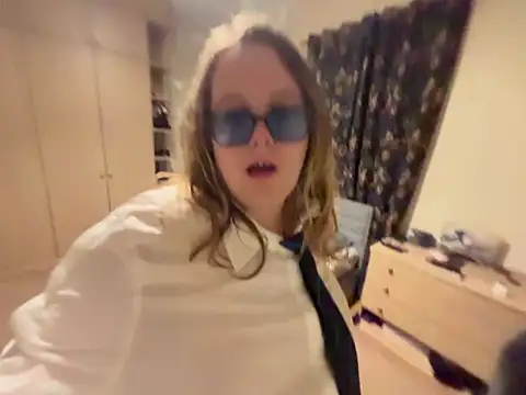 Scarletcum22 online show from December 20, 8:35 pm