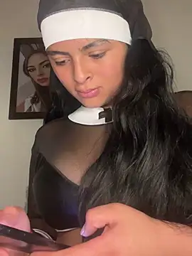 morenaQueen  online show from December 18, 8:24 pm