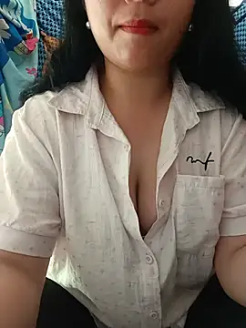 lisa-bae00 online show from June 1, 12:45 am