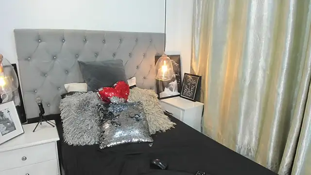 Celina Kyle1 online show from December 1, 8:55 pm