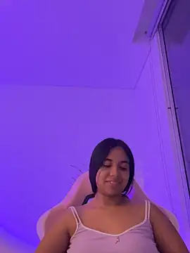 aly nicols online show from December 4, 7:10 am