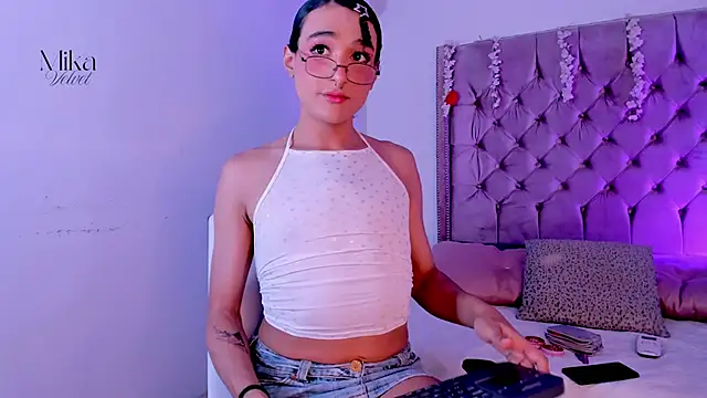 Mika  velvet online show from February 27, 7:24 pm