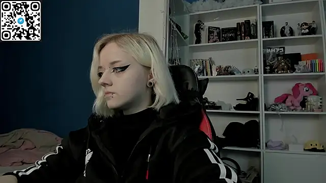 Holy Mistress S online show from January 7, 9:45 am