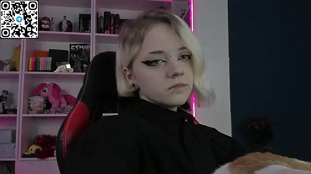 Holy Mistress S online show from February 17, 9:41 am