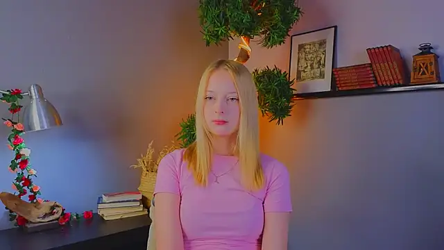 YungLyssy online show from November 8, 3:44 am