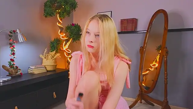 YungLyssy online show from December 14, 3:01 am