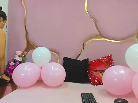 Gianna Johnson online show from November 11, 3:13 am