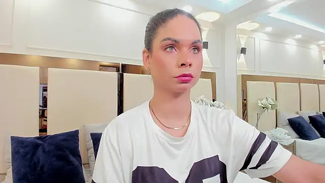 agatha mendoza  online show from November 12, 7:45 pm