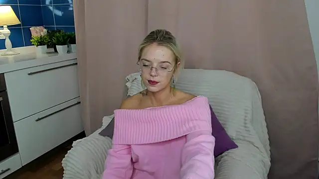 KiraBushey online show from October 29, 6:07 am